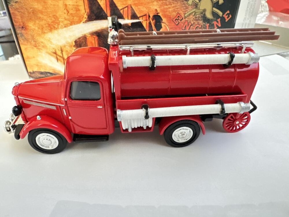 A14 Matchbox Bedford Tanker Fire Engine Models Of Yesteryear YFE04 1:43 Red New